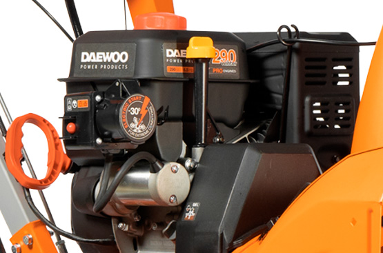 Уверенный запуск при отрицательных температурах. Повышенный моторный ресурс. Увеличенный глушитель и сниженный уровень шума. Вместительный топливный бак на 3.5 литра.